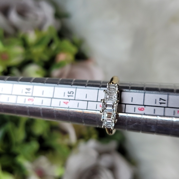 G/VVS2 1CT EMERALD CUT 5 STONE WITH APPRAISAL - Picture 11 of 15